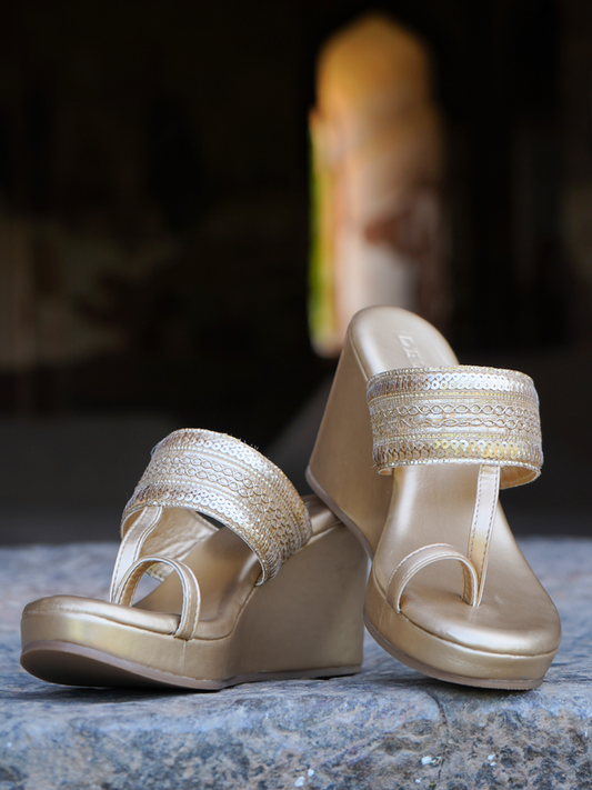 Azrah Kolha Wedges Gold